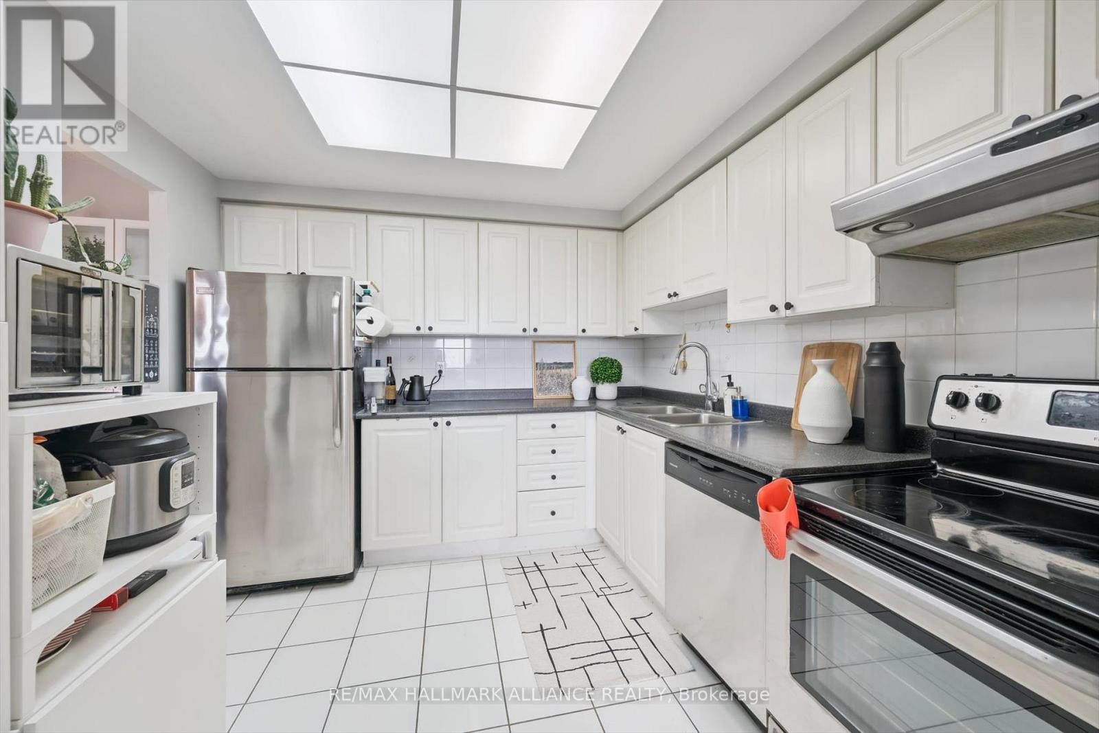 507 - 135 Hillcrest Avenue, Mississauga, Ontario  L5B 4B1 - Photo 14 - W12781978