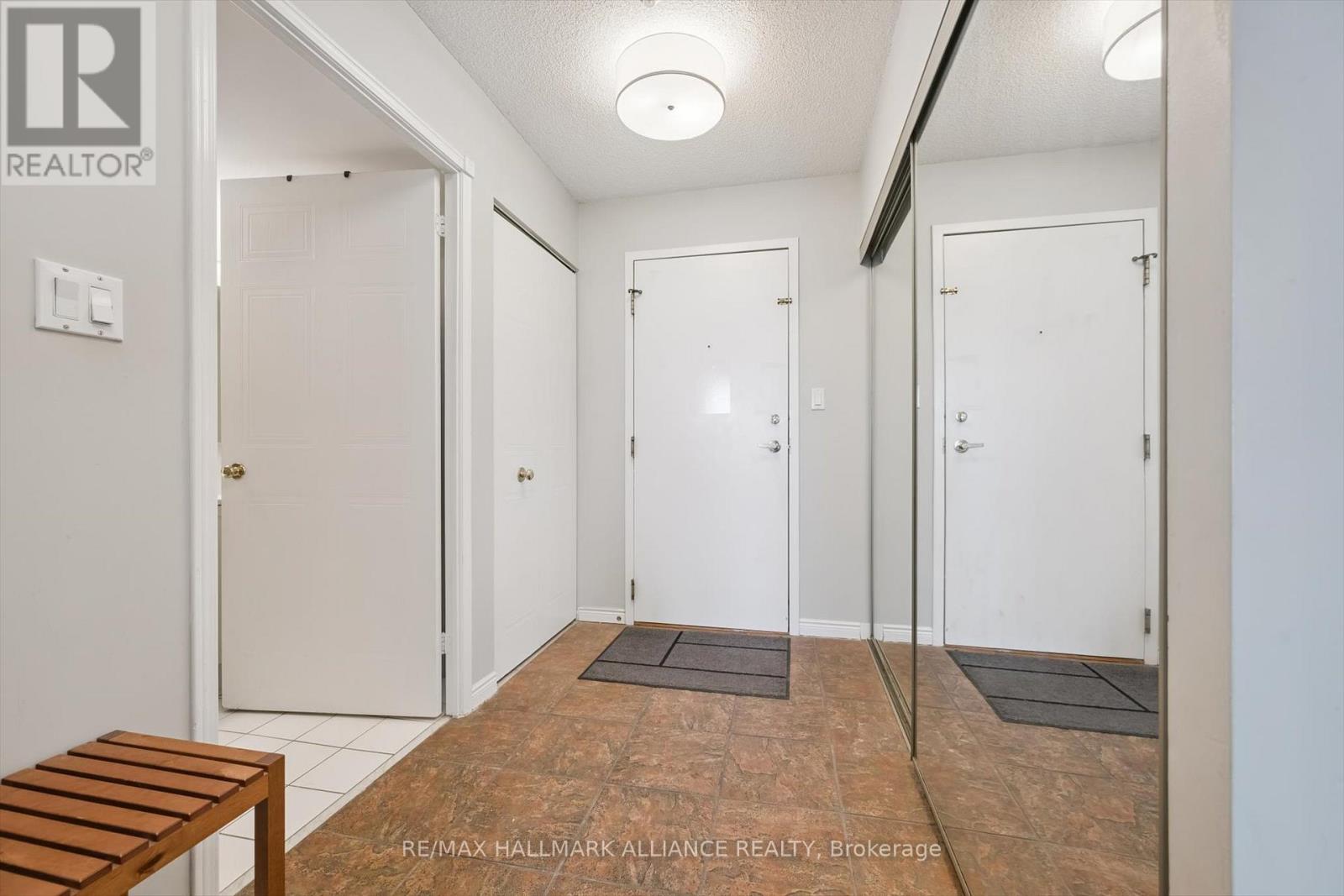 507 - 135 Hillcrest Avenue, Mississauga, Ontario  L5B 4B1 - Photo 6 - W12781978