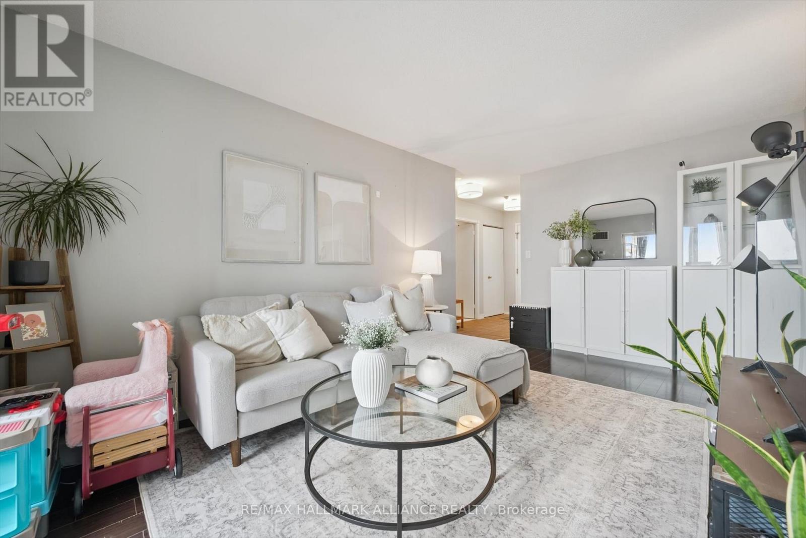 507 - 135 Hillcrest Avenue, Mississauga, Ontario  L5B 4B1 - Photo 9 - W12781978