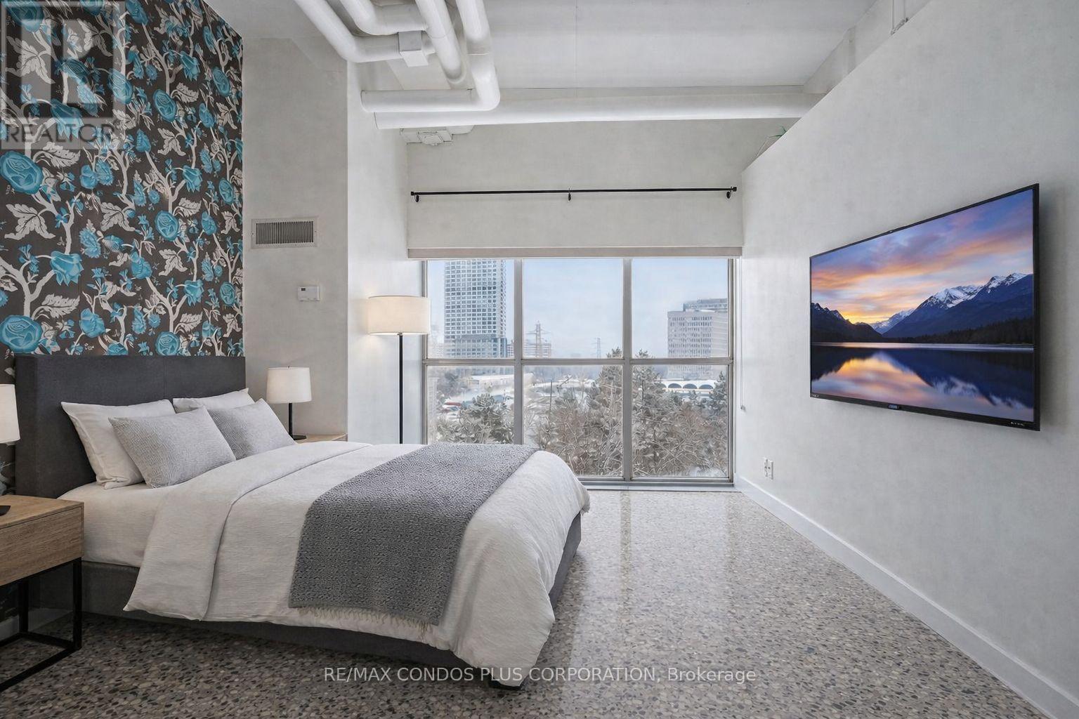 403 - 2 Fieldway Road, Toronto, Ontario  M8Z 0B9 - Photo 4 - W12781982