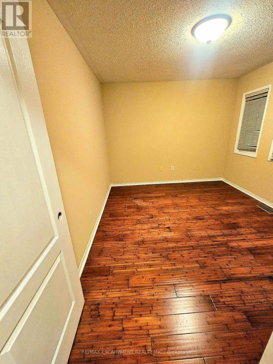 3881 Brinwood Gate, Mississauga, Ontario  L5M 7H3 - Photo 7 - W12781988