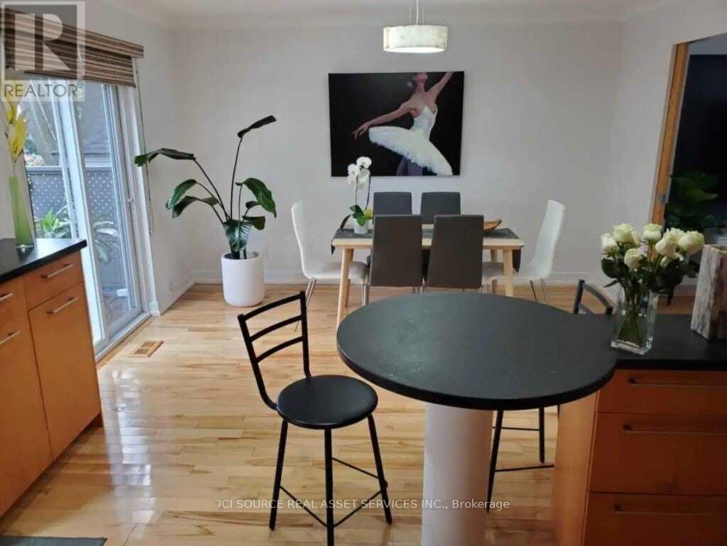 77a Runnymede Road, Toronto, Ontario  M6S 2Y4 - Photo 5 - W12782004