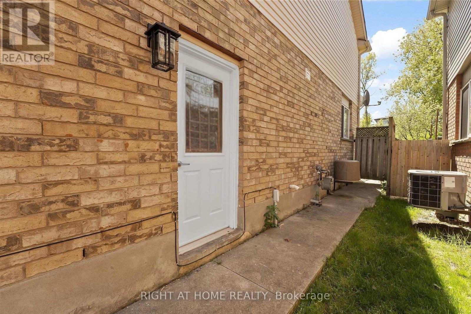 Lower - 80 Chrysler Crescent, Cambridge, Ontario  N3H 5S6 - Photo 3 - X12781934