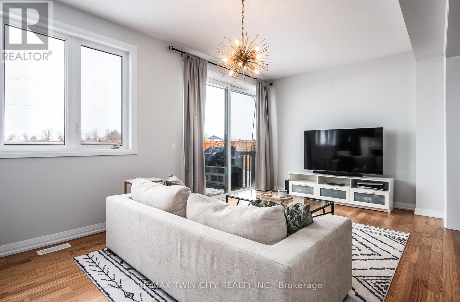 872 Sobeski Avenue, Woodstock, Ontario  N4T 0P2 - Photo 14 - X12781958