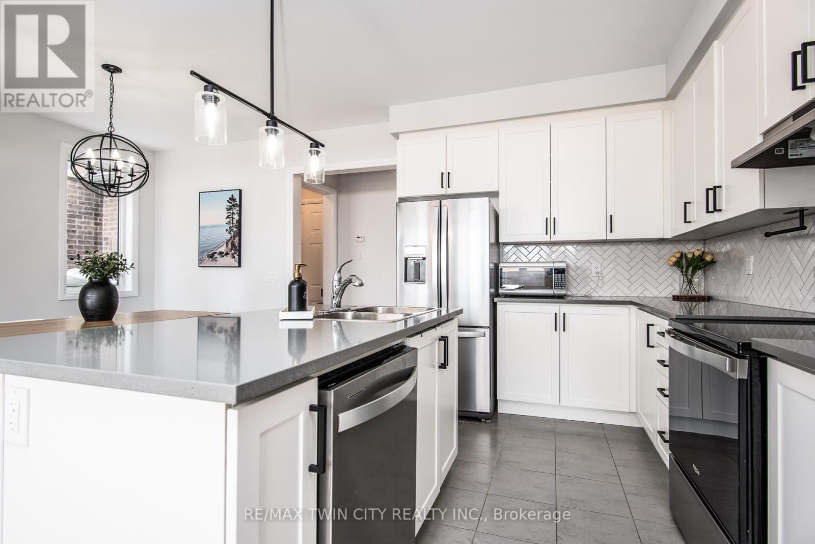 872 Sobeski Avenue, Woodstock, Ontario  N4T 0P2 - Photo 15 - X12781958