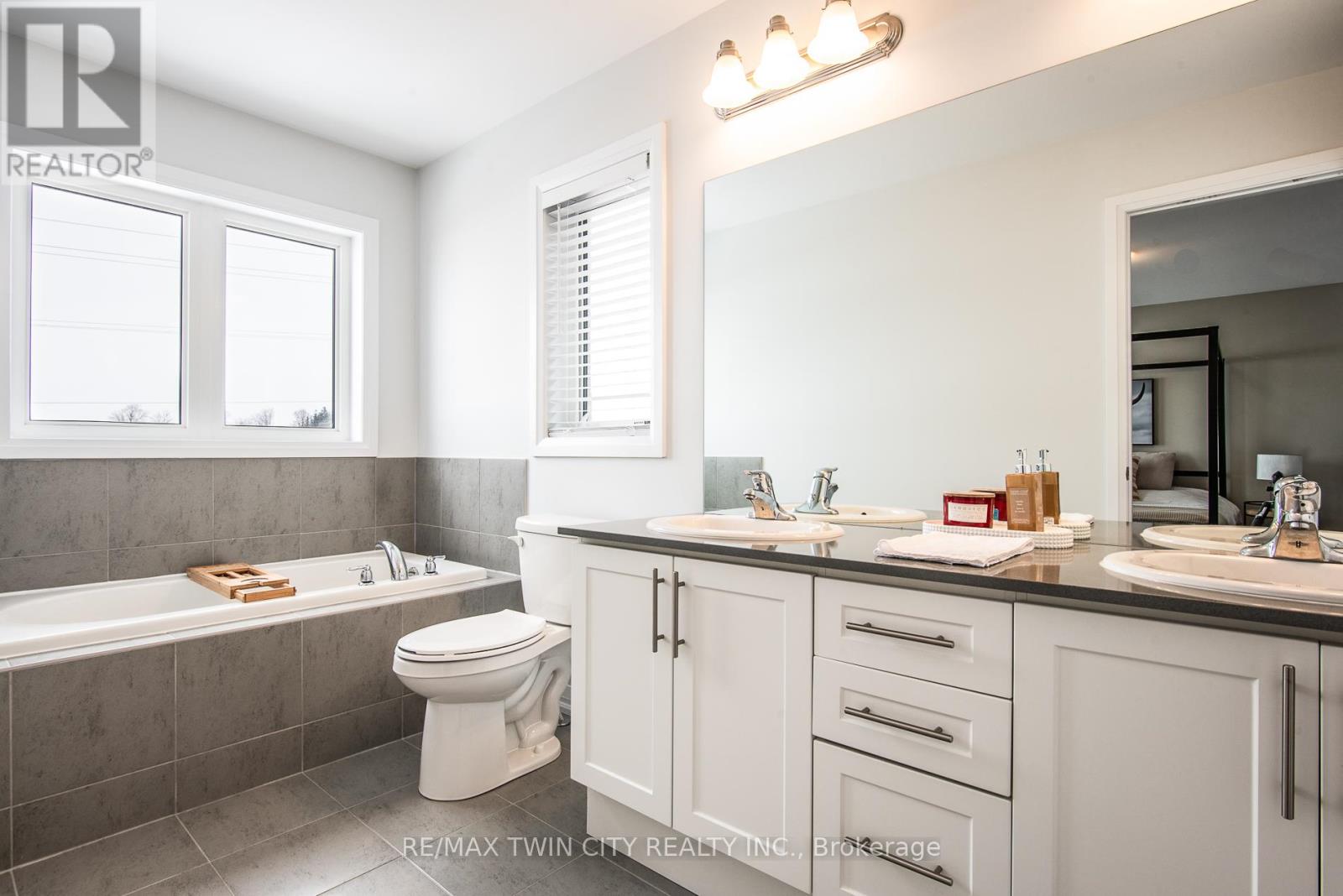 872 Sobeski Avenue, Woodstock, Ontario  N4T 0P2 - Photo 31 - X12781958