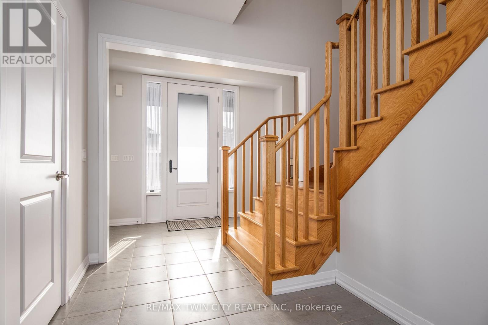 872 Sobeski Avenue, Woodstock, Ontario  N4T 0P2 - Photo 7 - X12781958