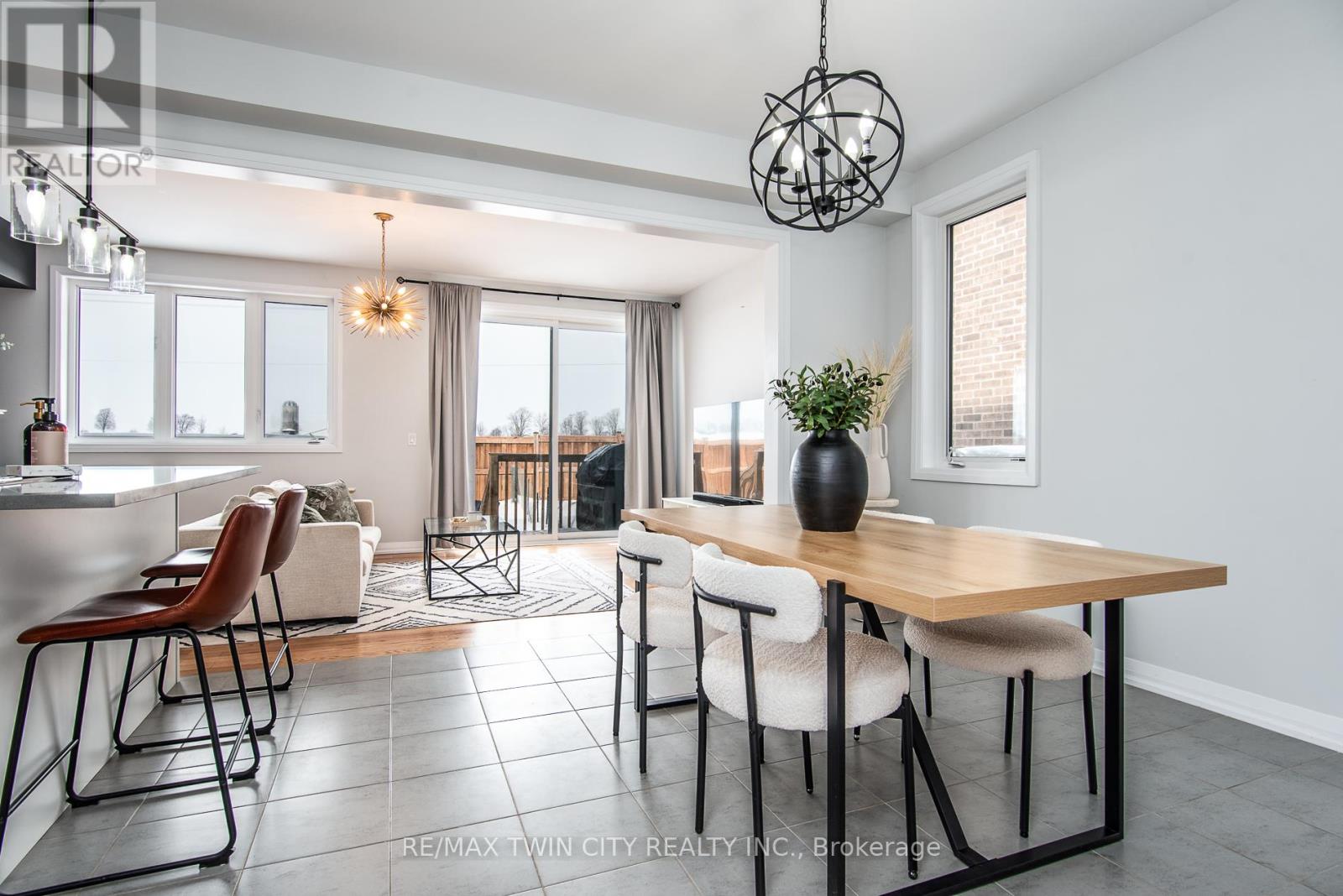 872 Sobeski Avenue, Woodstock, Ontario  N4T 0P2 - Photo 8 - X12781958