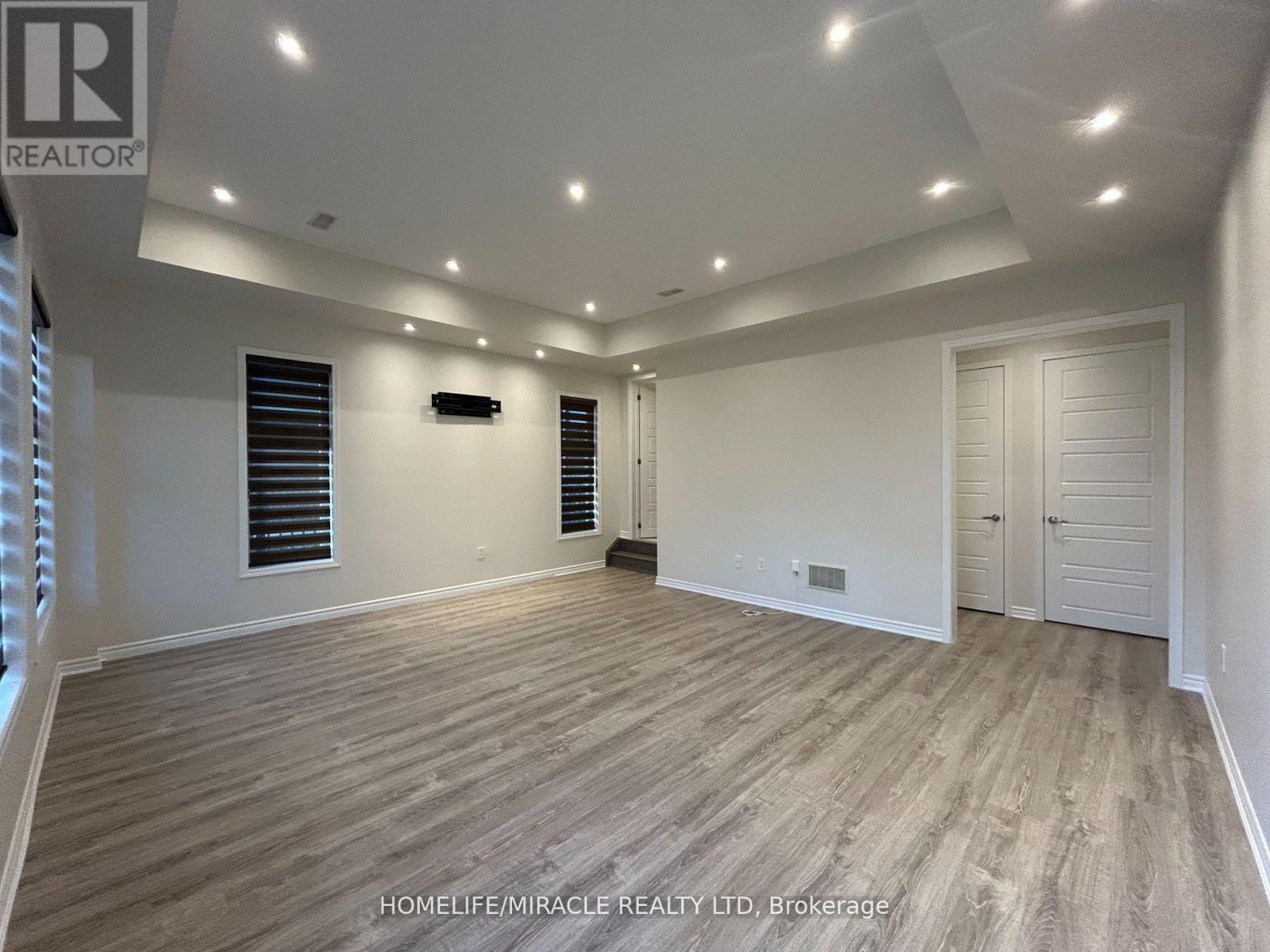 6 - 22 Spring Creek Drive, Hamilton (Waterdown), Ontario  L8B 1V7 - Photo 4 - X12781960