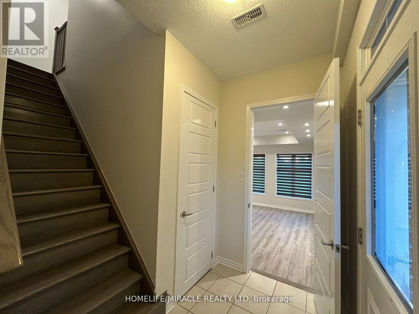 6 - 22 Spring Creek Drive, Hamilton (Waterdown), Ontario  L8B 1V7 - Photo 6 - X12781960