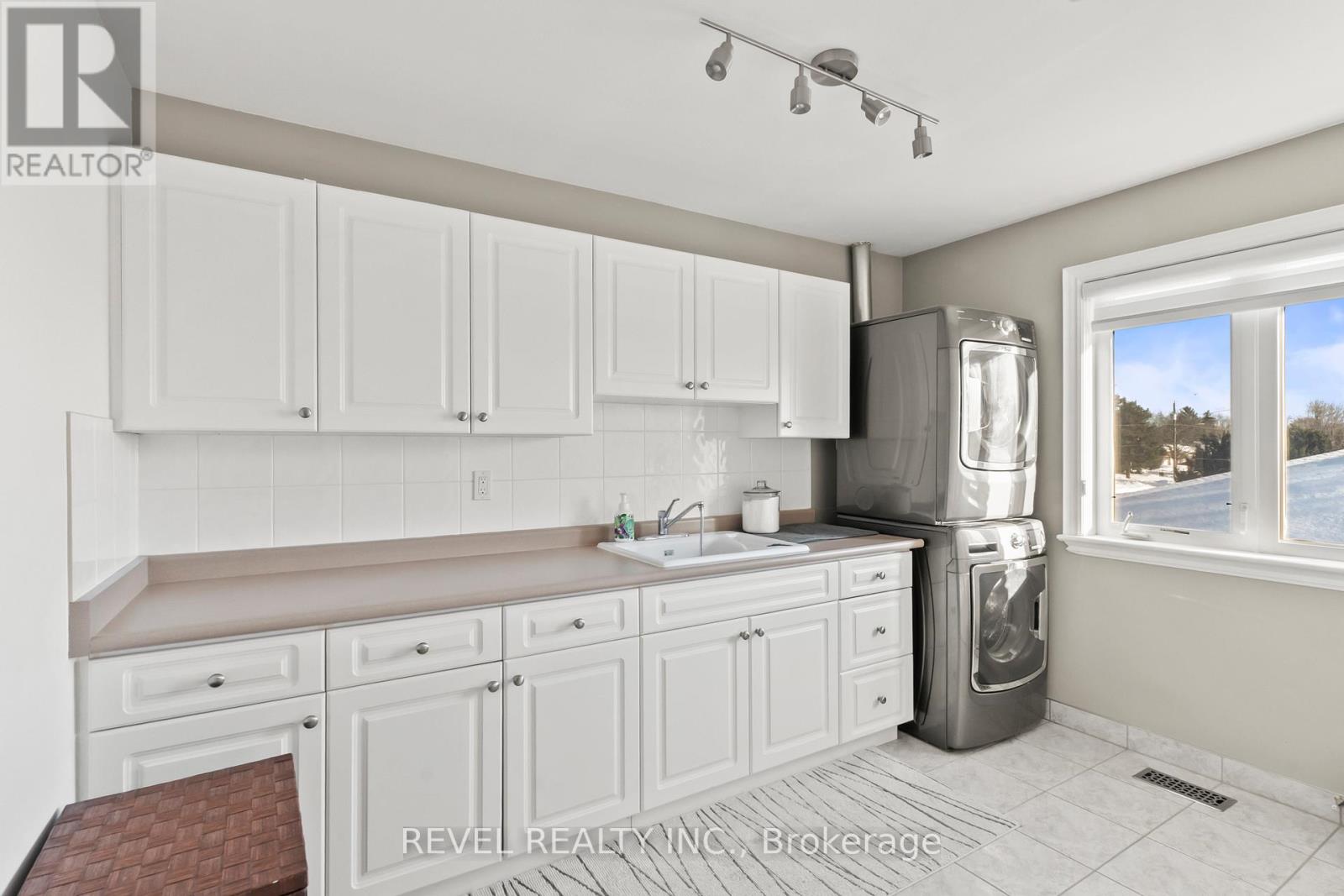 70 Applewood Crescent, Whitby, Ontario L1N 2E6 - Photo 29 - E12782020