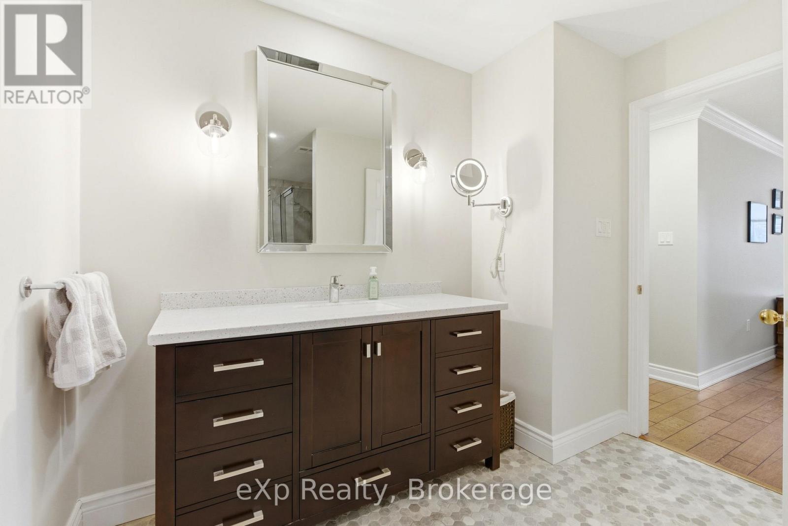 206 - 30 Front Street, Stratford, Ontario  N5A 7S3 - Photo 25 - X12782056