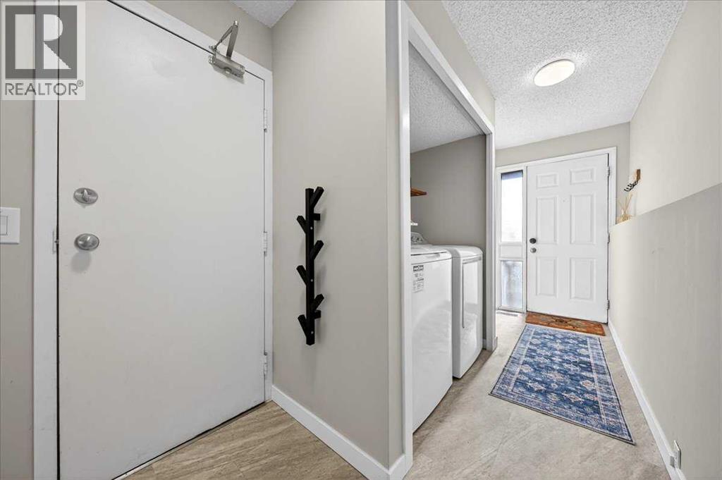 112 Glamis Terrace Sw, Calgary, Alberta  T3E 6V3 - Photo 6 - A2280483