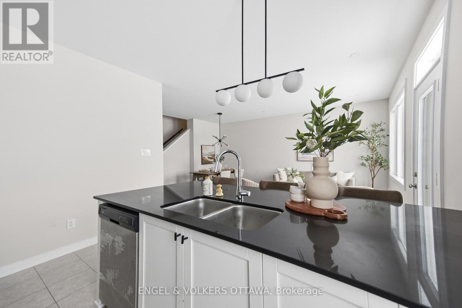 302 Canadensis Lane, Ottawa, Ontario  K2J 6X8 - Photo 8 - X12782074