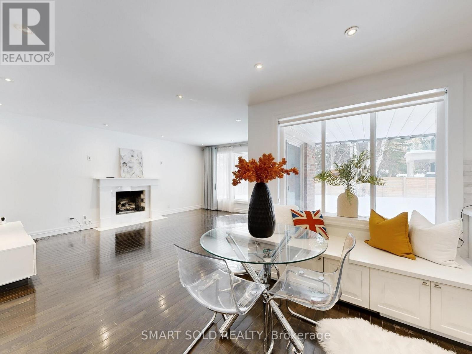 9 Carluke Crescent, Toronto, Ontario  M2L 2H7 - Photo 10 - C12781858