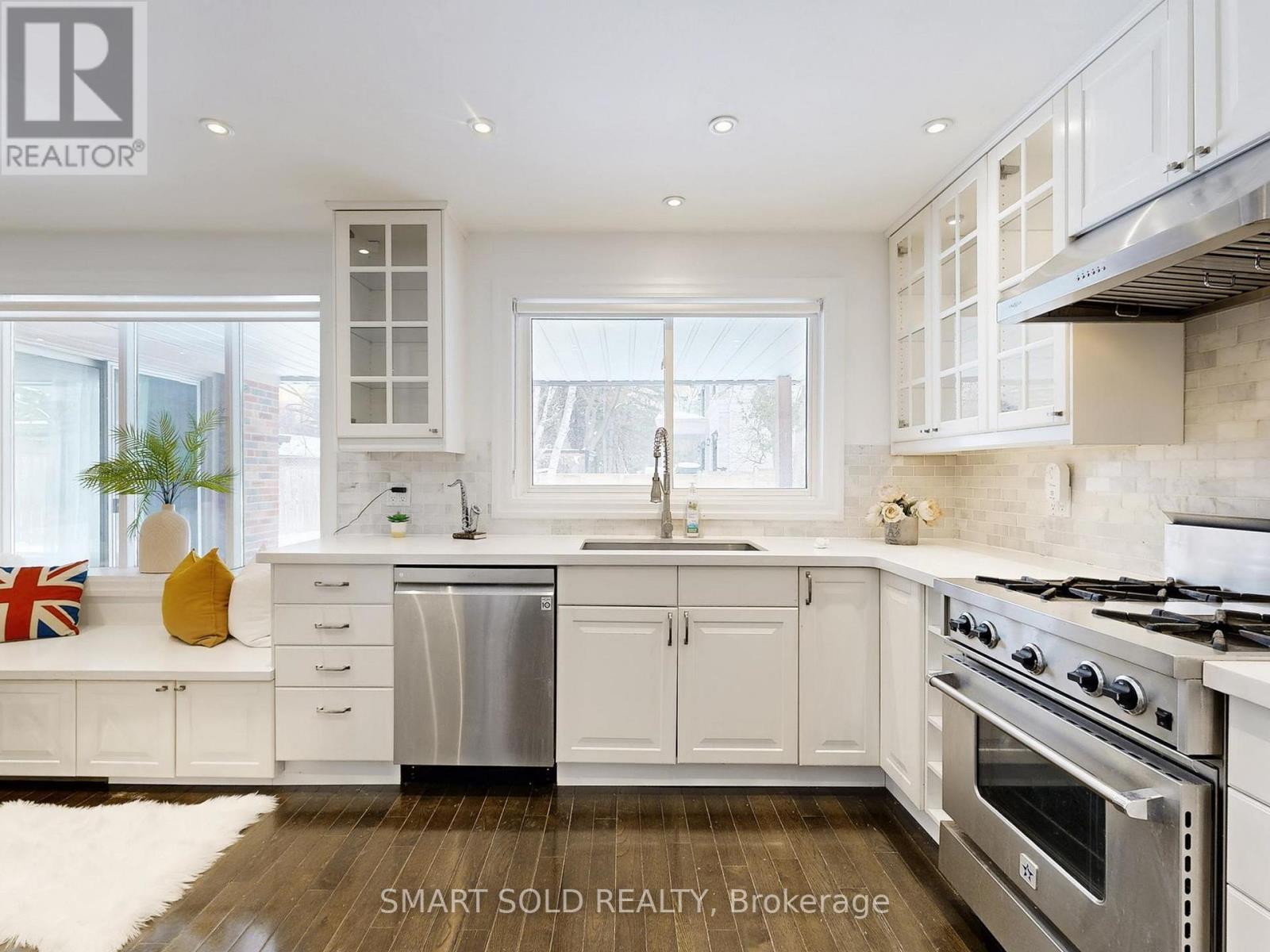 9 Carluke Crescent, Toronto, Ontario  M2L 2H7 - Photo 7 - C12781858