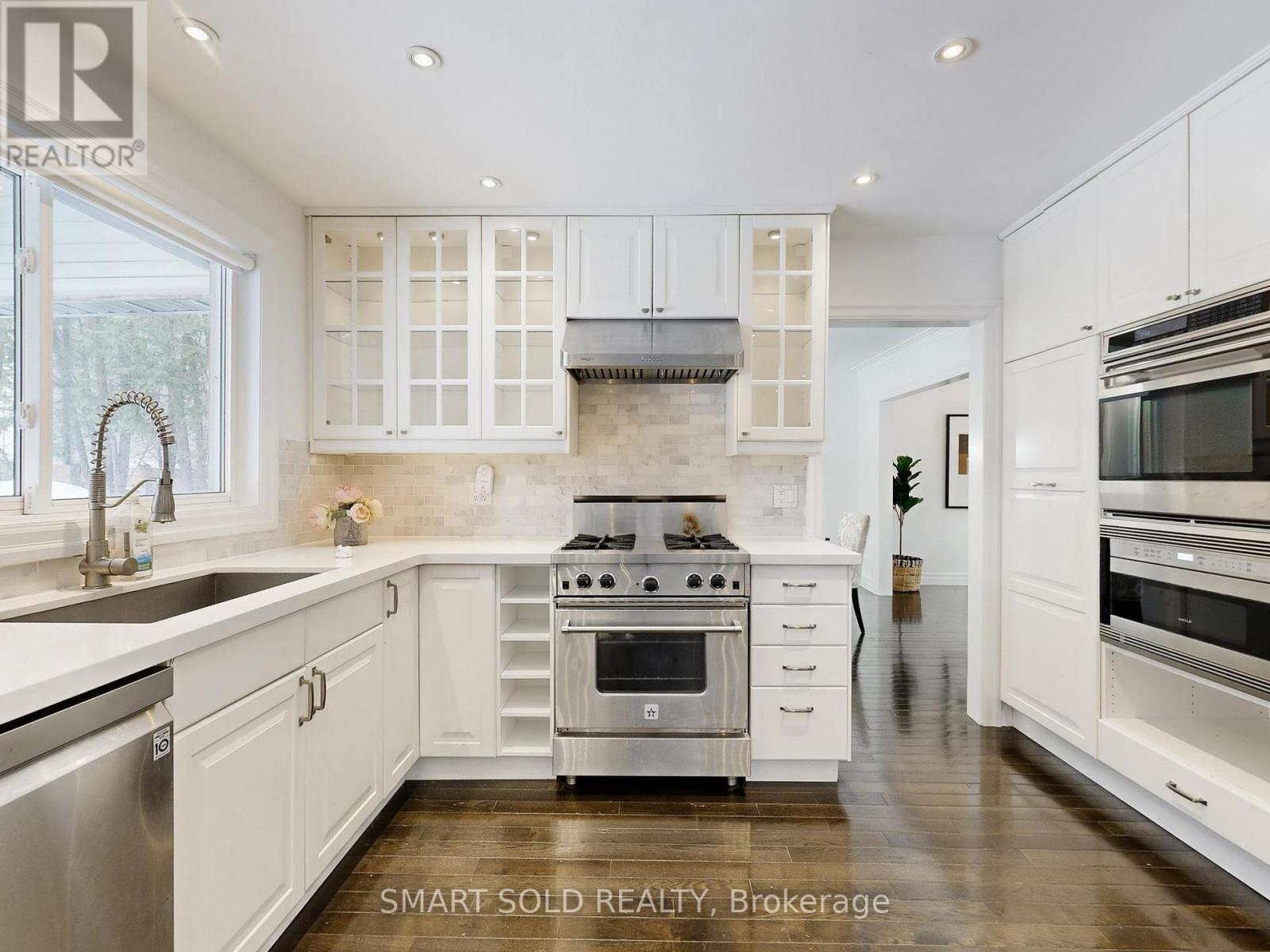 9 Carluke Crescent, Toronto, Ontario  M2L 2H7 - Photo 8 - C12781858