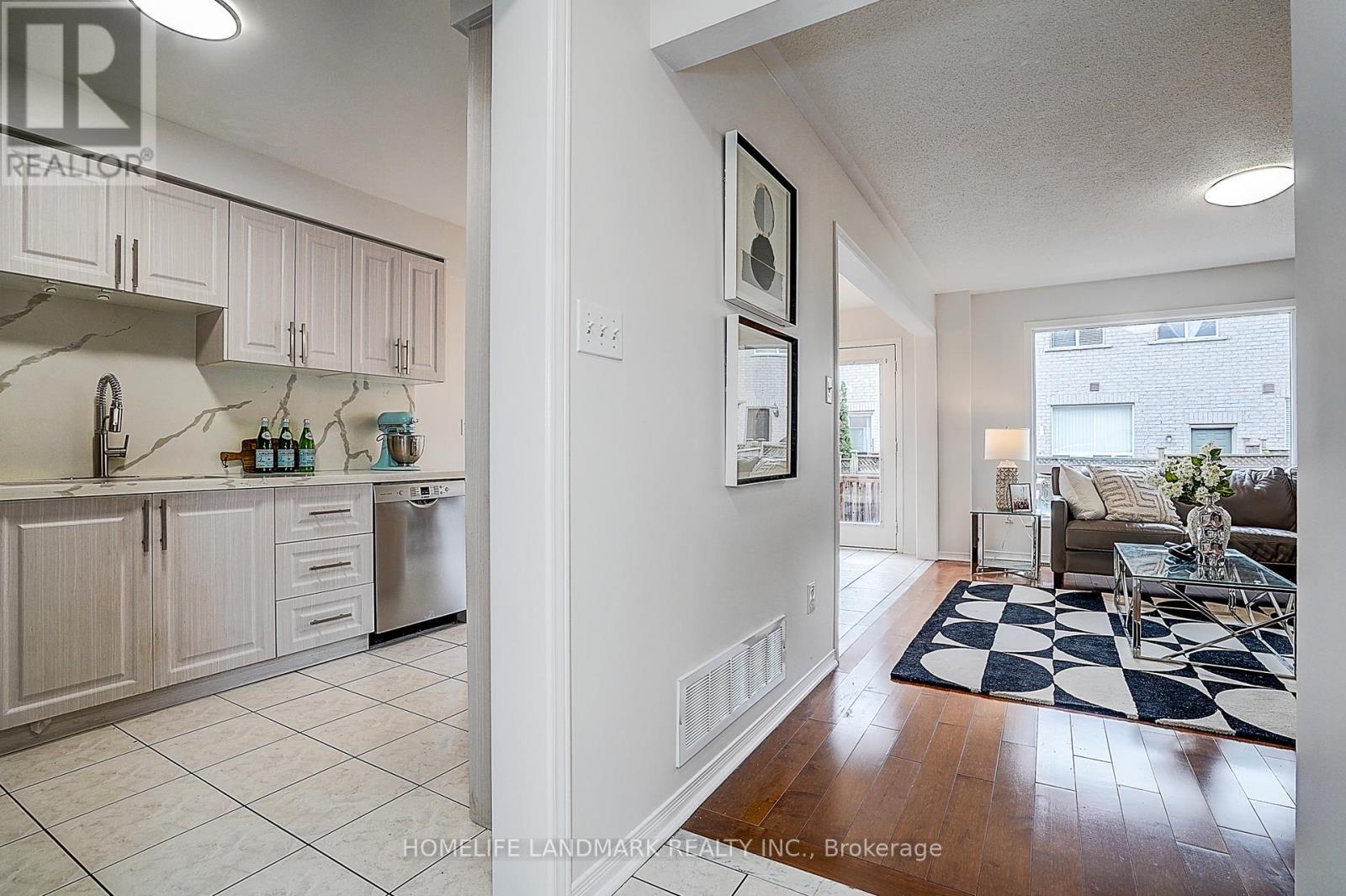 124 King William Crescent, Richmond Hill, Ontario  L4B 4T1 - Photo 9 - N12782084