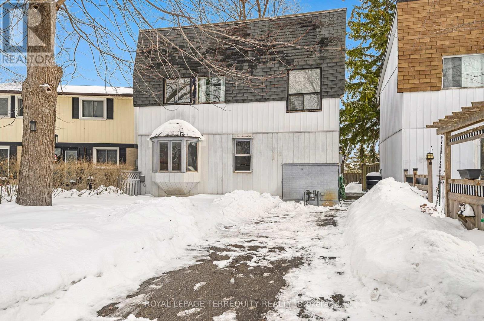 21 GLADSTONE SQUARE, Brampton, Ontario