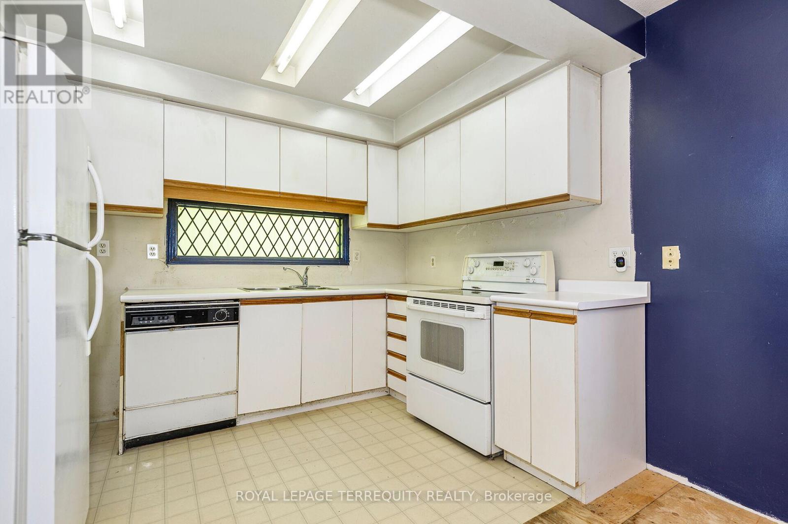 21 Gladstone Square, Brampton, Ontario  L6S 2H5 - Photo 3 - W12782026