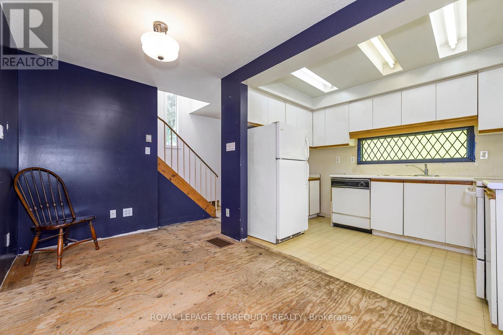 21 Gladstone Square, Brampton, Ontario  L6S 2H5 - Photo 4 - W12782026