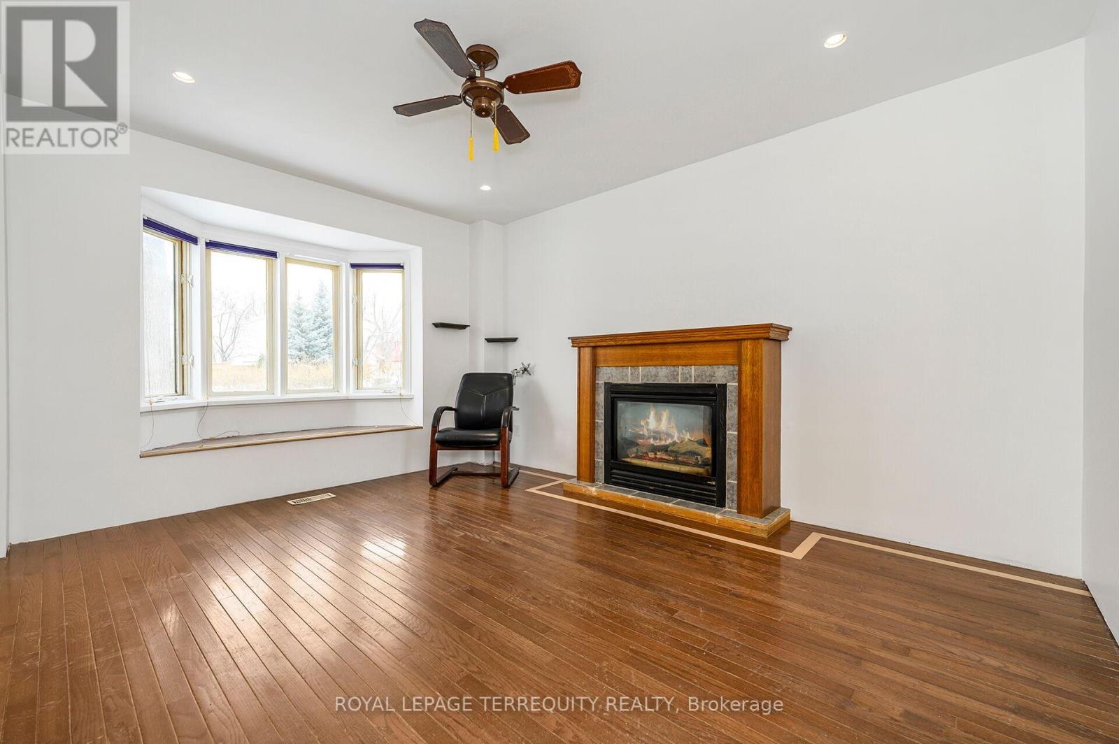 21 Gladstone Square, Brampton, Ontario  L6S 2H5 - Photo 5 - W12782026