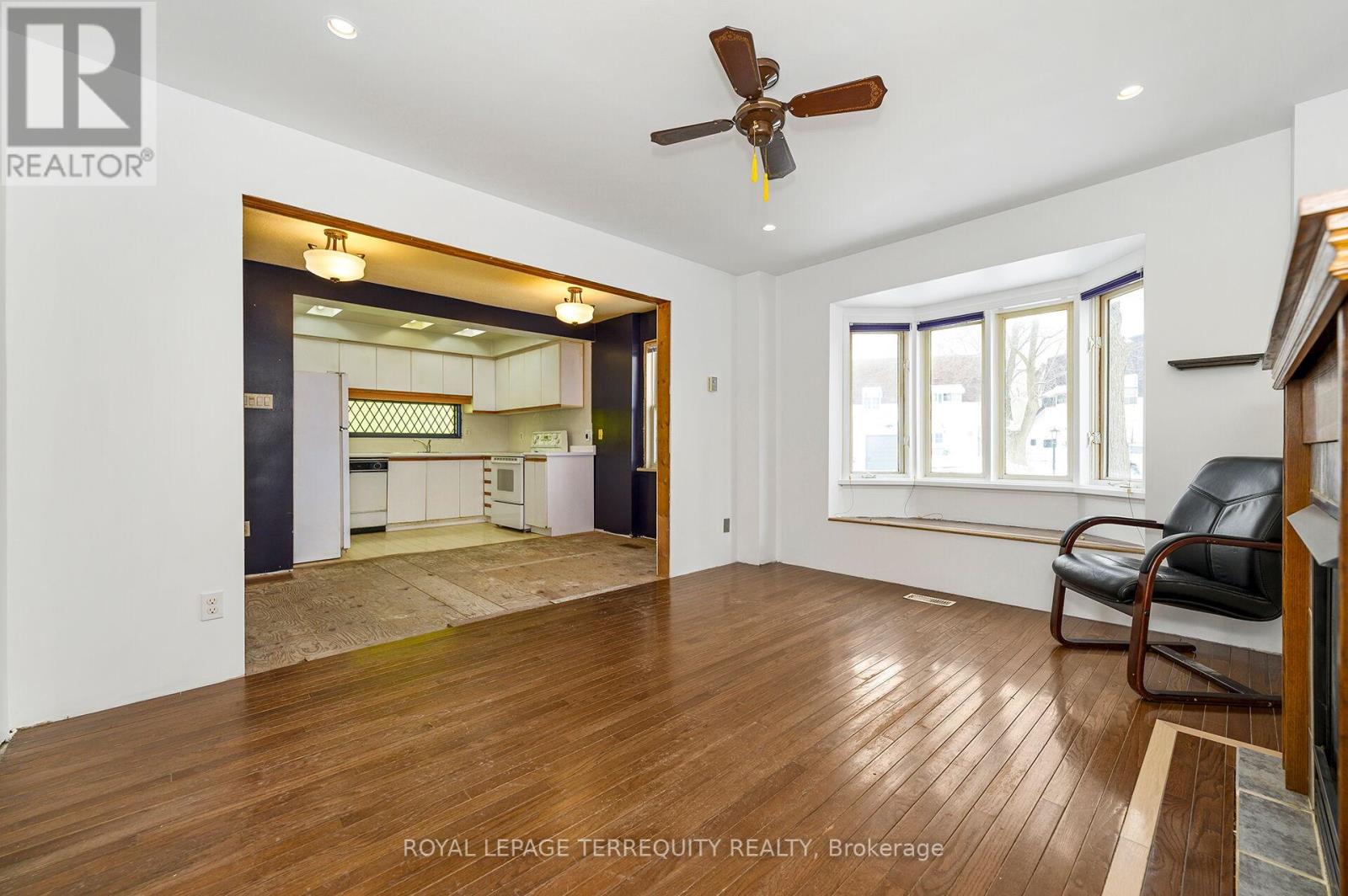 21 Gladstone Square, Brampton, Ontario  L6S 2H5 - Photo 6 - W12782026