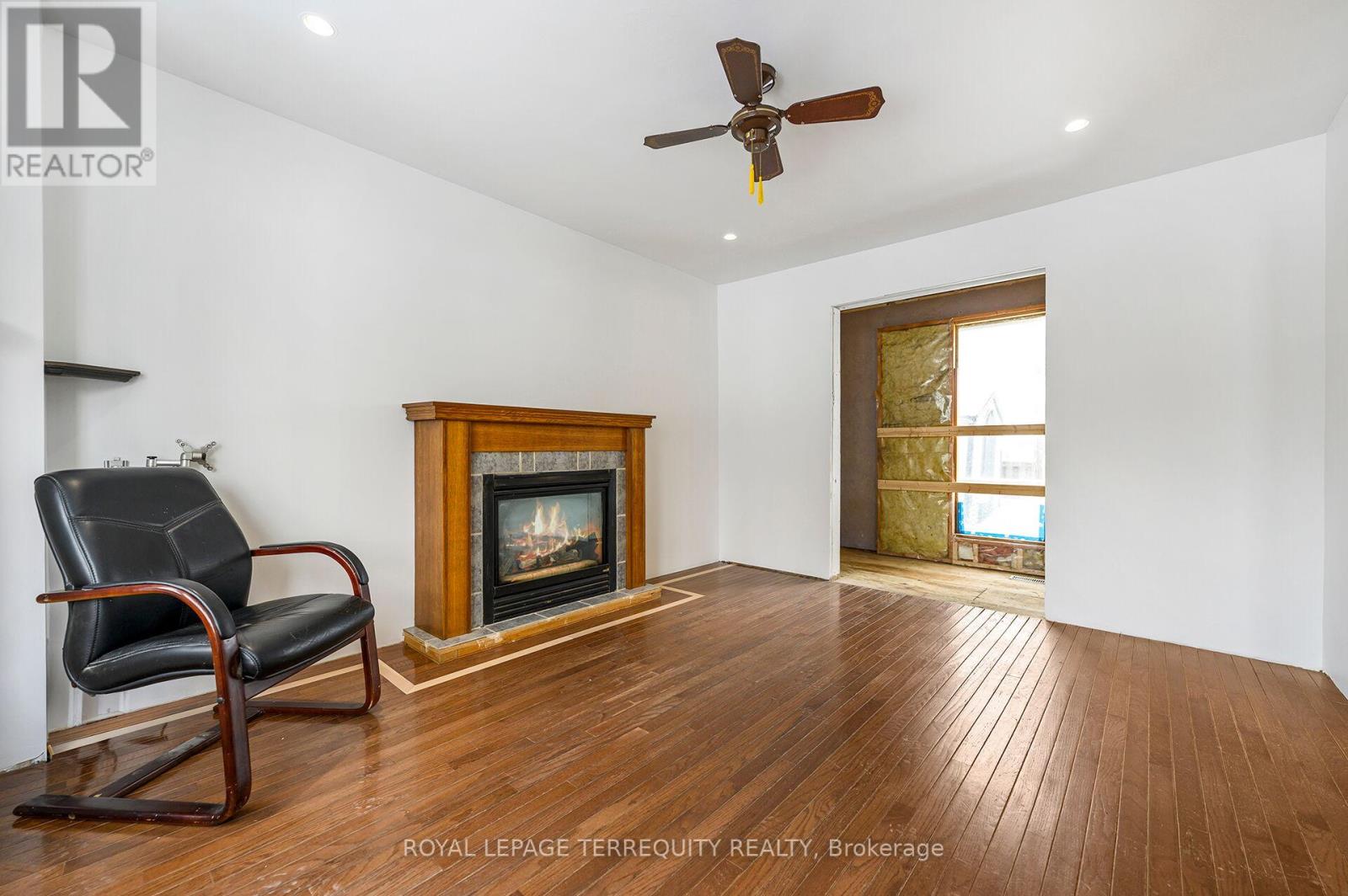 21 Gladstone Square, Brampton, Ontario  L6S 2H5 - Photo 8 - W12782026