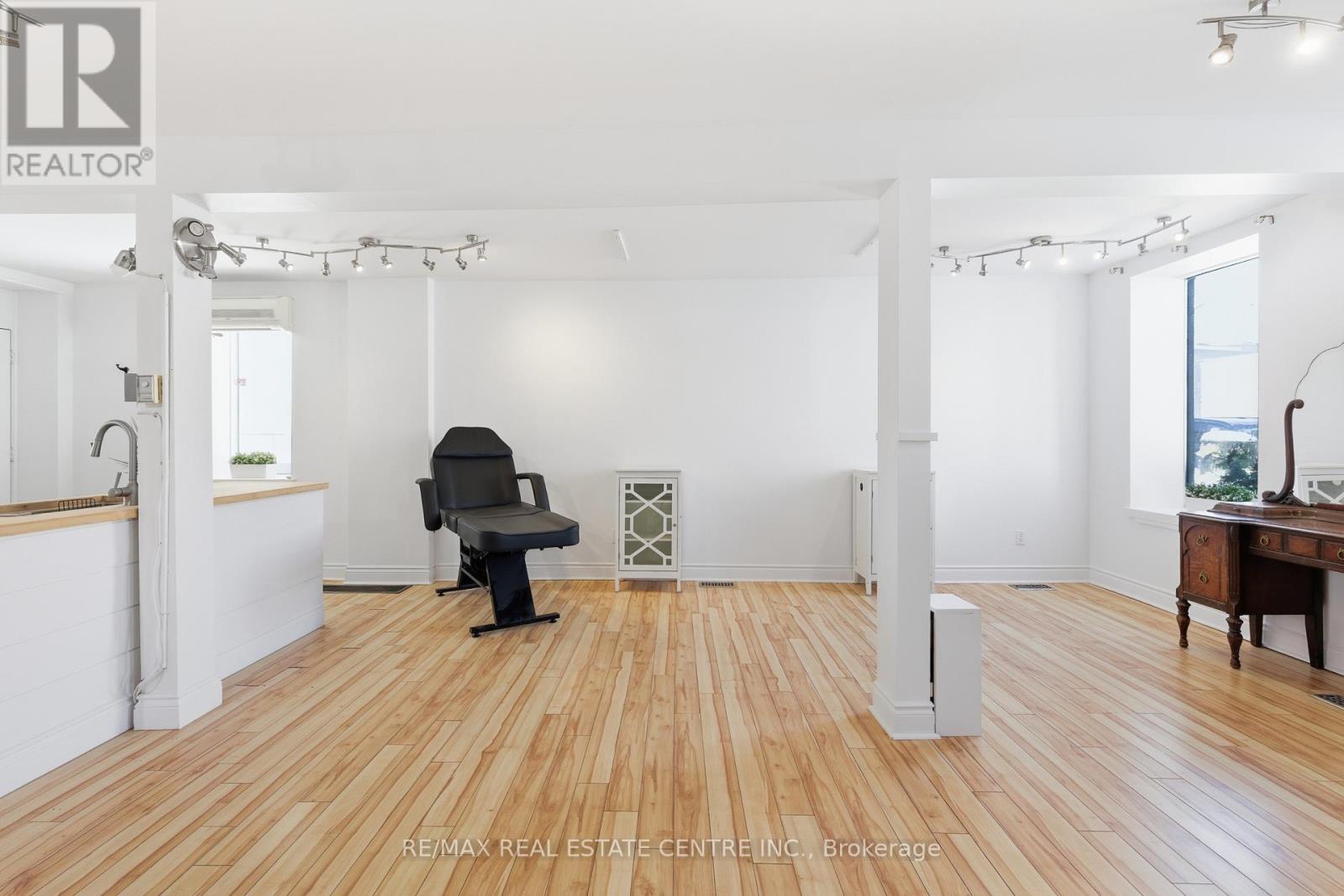 72 Broadway, Orangeville, Ontario  L9W 1J9 - Photo 10 - W12782038