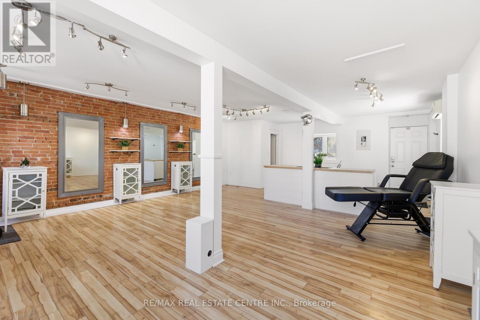 72 Broadway, Orangeville, Ontario  L9W 1J9 - Photo 3 - W12782038