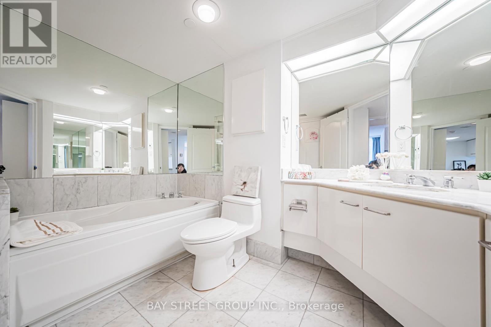 1006 - 38 Elm Street, Toronto, Ontario  M5G 2K5 - Photo 34 - C12776456