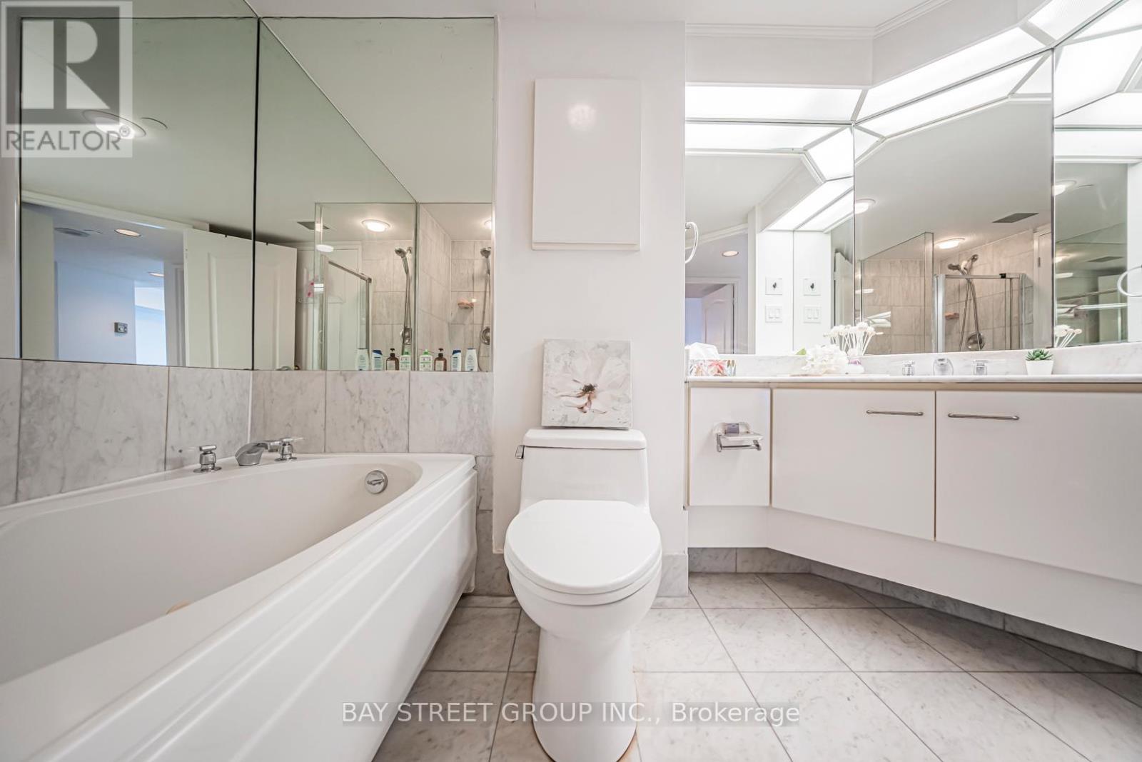 1006 - 38 Elm Street, Toronto, Ontario  M5G 2K5 - Photo 35 - C12776456