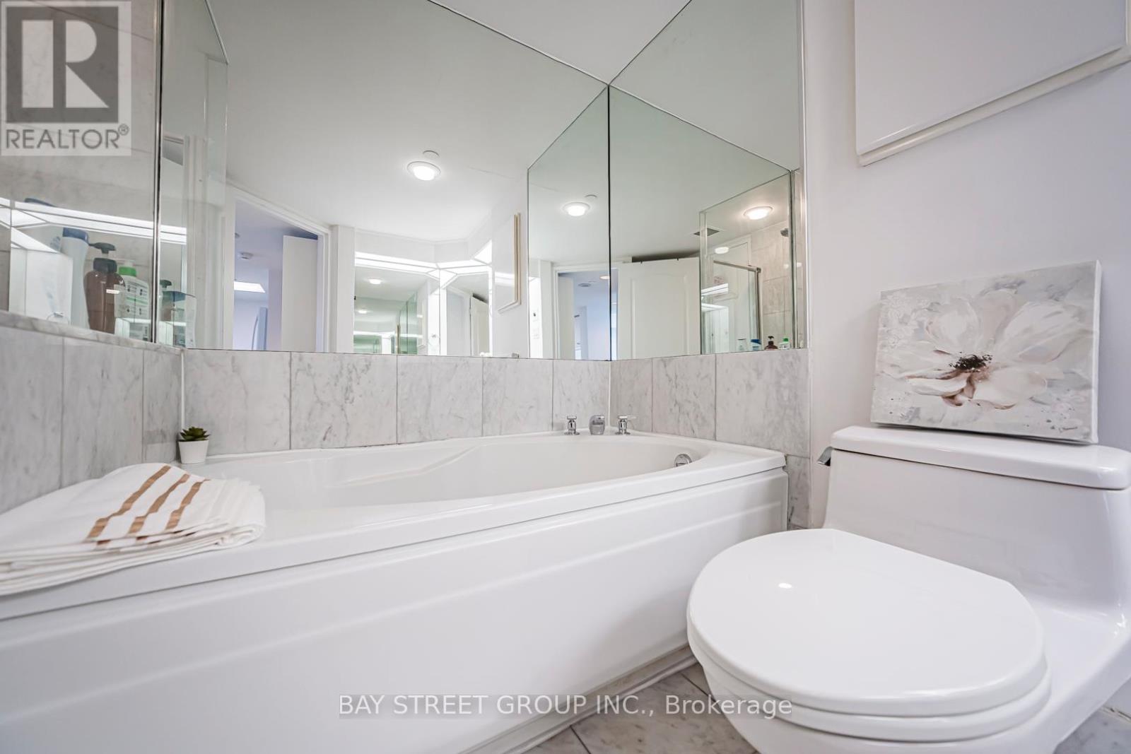 1006 - 38 Elm Street, Toronto, Ontario  M5G 2K5 - Photo 36 - C12776456