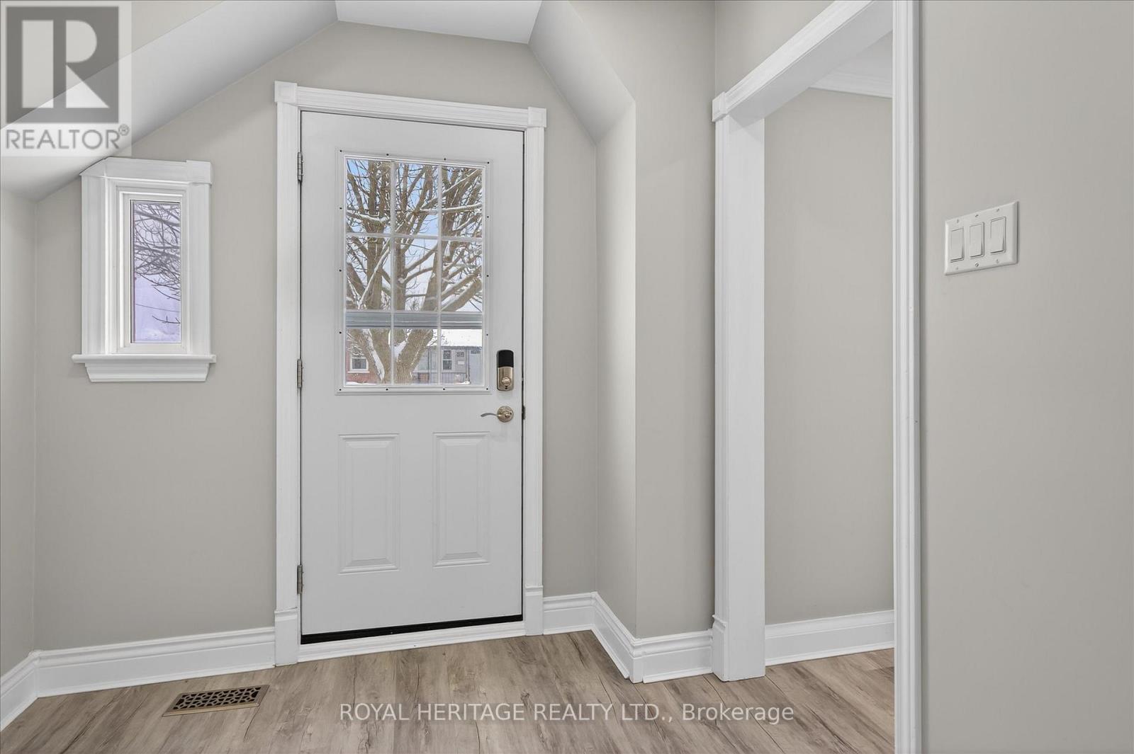 651 Montrose Street, Peterborough, Ontario  K9J 3C3 - Photo 5 - X12782032