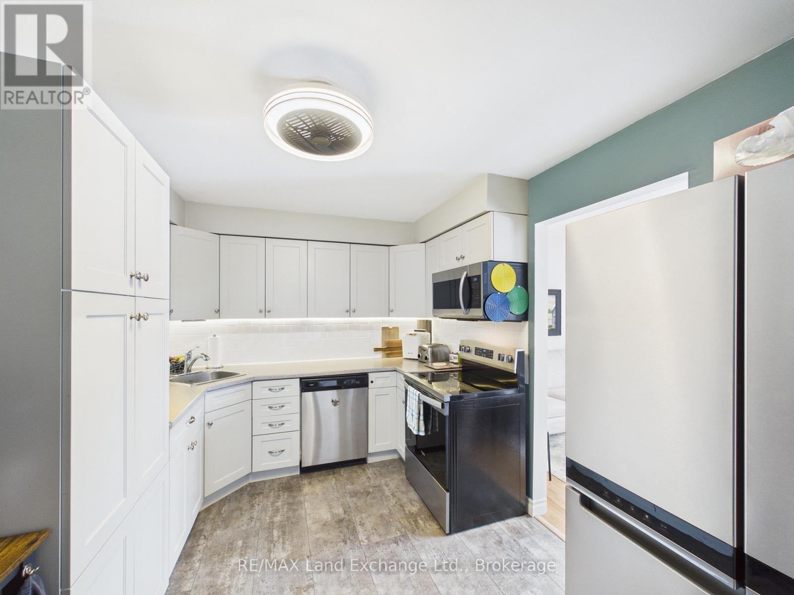 638 Hunter Street, Kincardine, Ontario  N2Z 1R6 - Photo 8 - X12782092