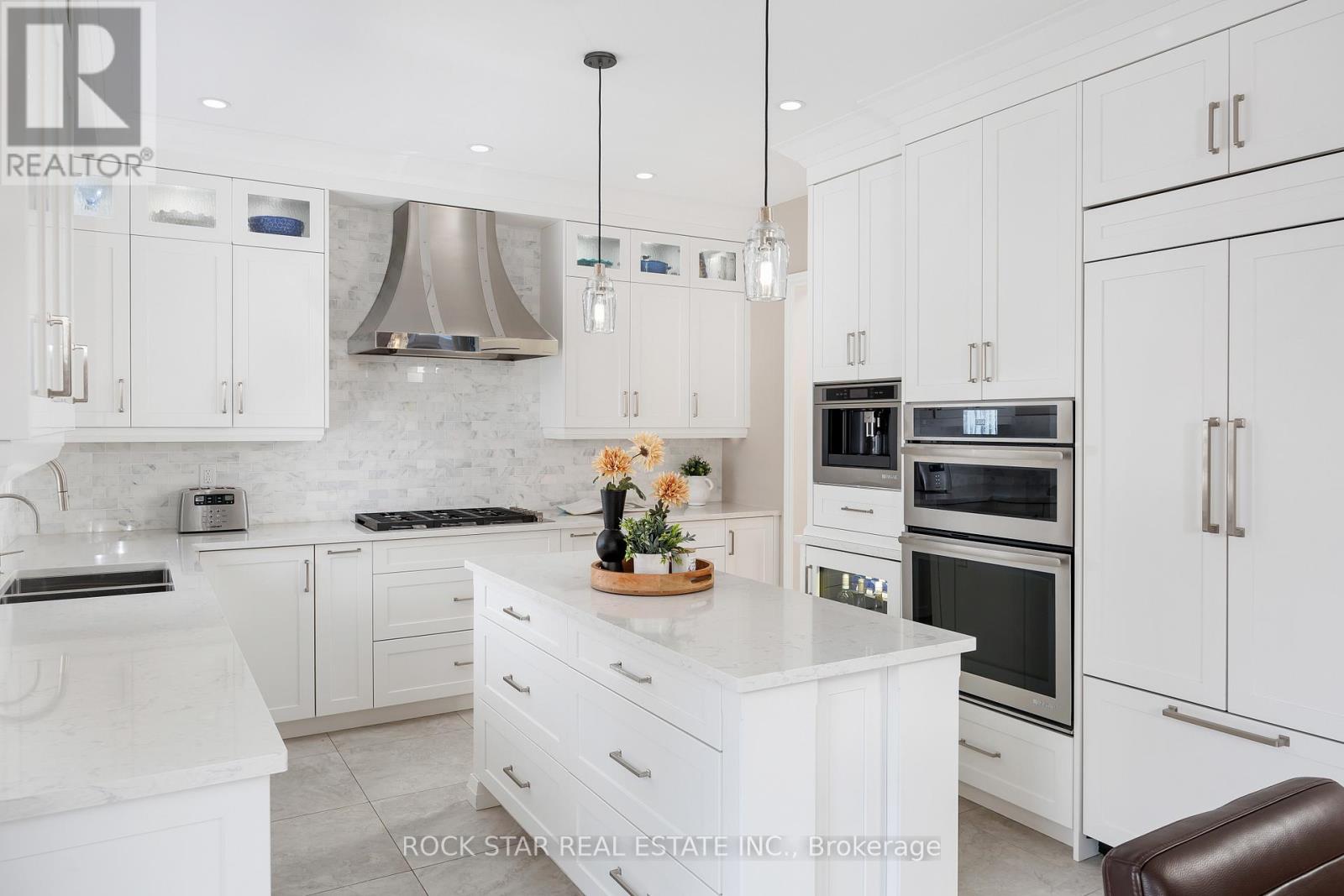 2318 Salcome Drive, Oakville, Ontario  L6H 7N3 - Photo 2 - W12782064