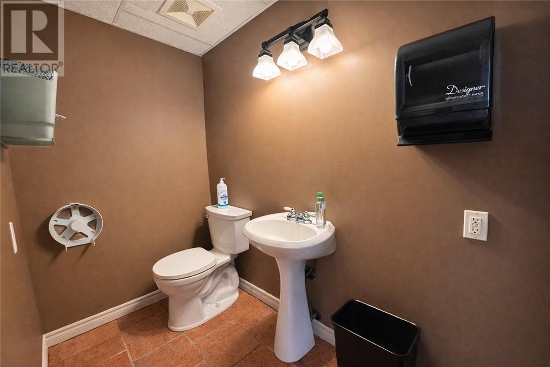 2924 Highway 69n Unit# 1, Val Caron, Ontario  P3N 1E3 - Photo 8 - 2126404