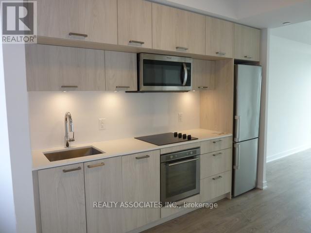 916 - 50 MCCAUL STREET, Toronto, Ontario