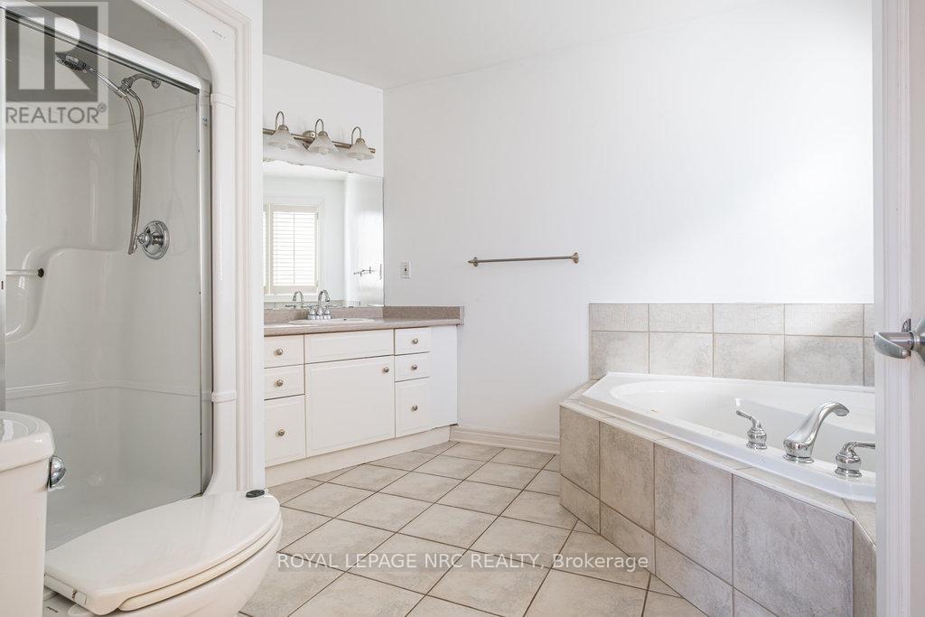 8071 Costabile Drive, Niagara Falls, Ontario  L2H 3H4 - Photo 11 - X12782148