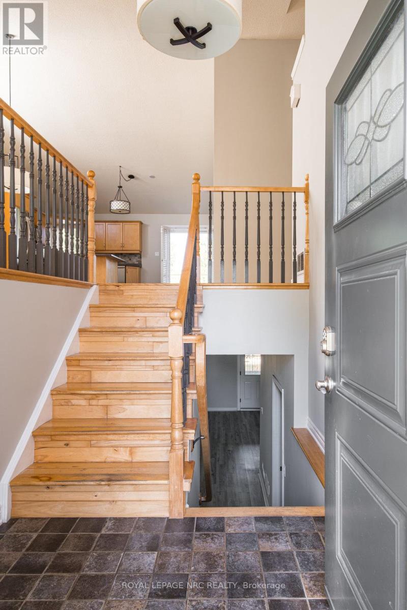 8071 Costabile Drive, Niagara Falls, Ontario  L2H 3H4 - Photo 4 - X12782148