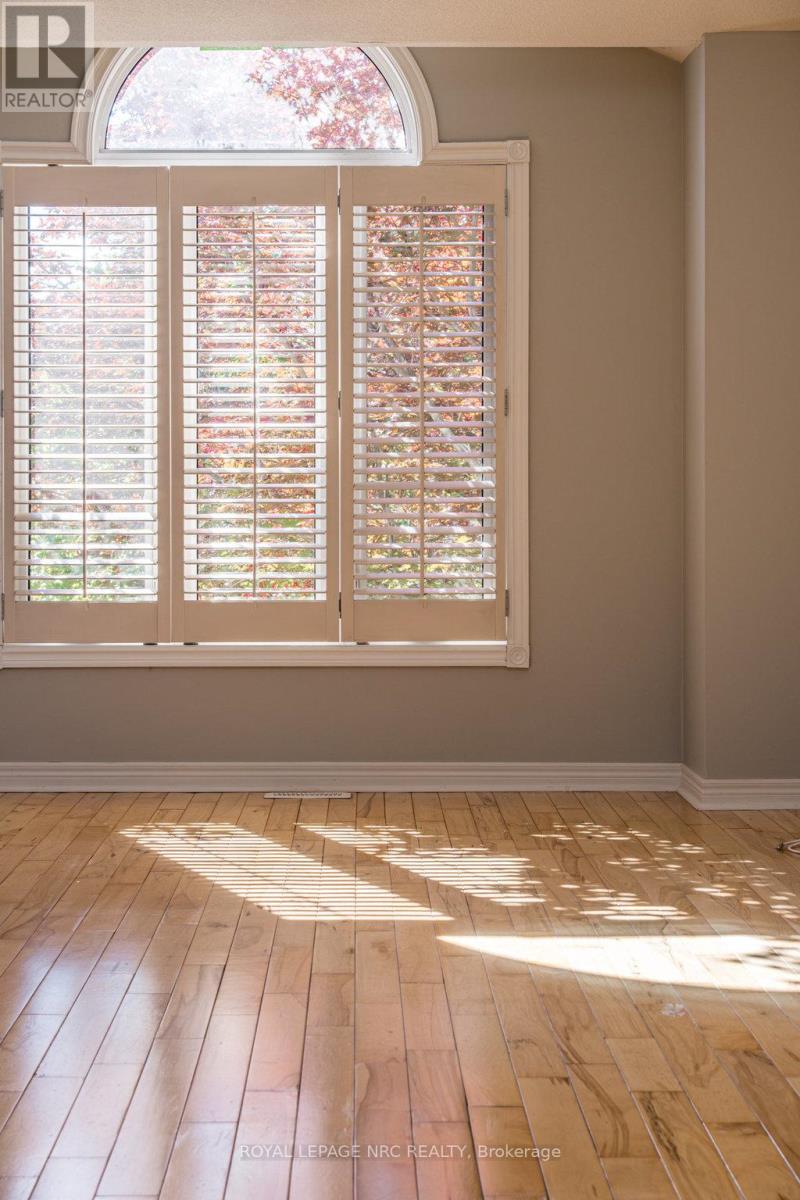 8071 Costabile Drive, Niagara Falls, Ontario  L2H 3H4 - Photo 6 - X12782148