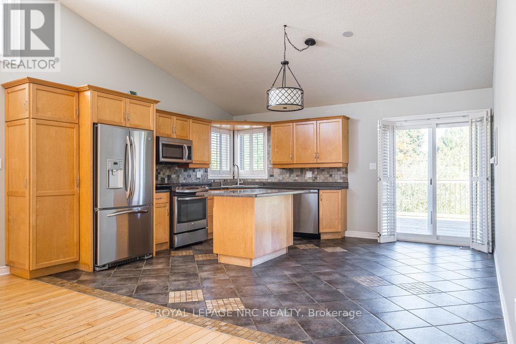 8071 Costabile Drive, Niagara Falls, Ontario  L2H 3H4 - Photo 7 - X12782148