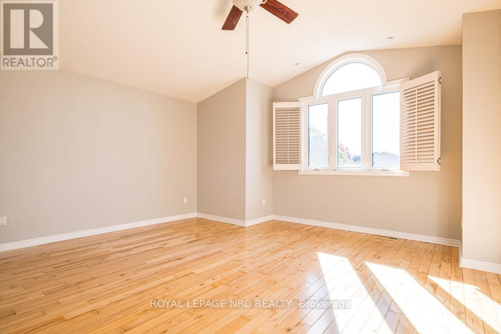 8071 Costabile Drive, Niagara Falls, Ontario  L2H 3H4 - Photo 9 - X12782148