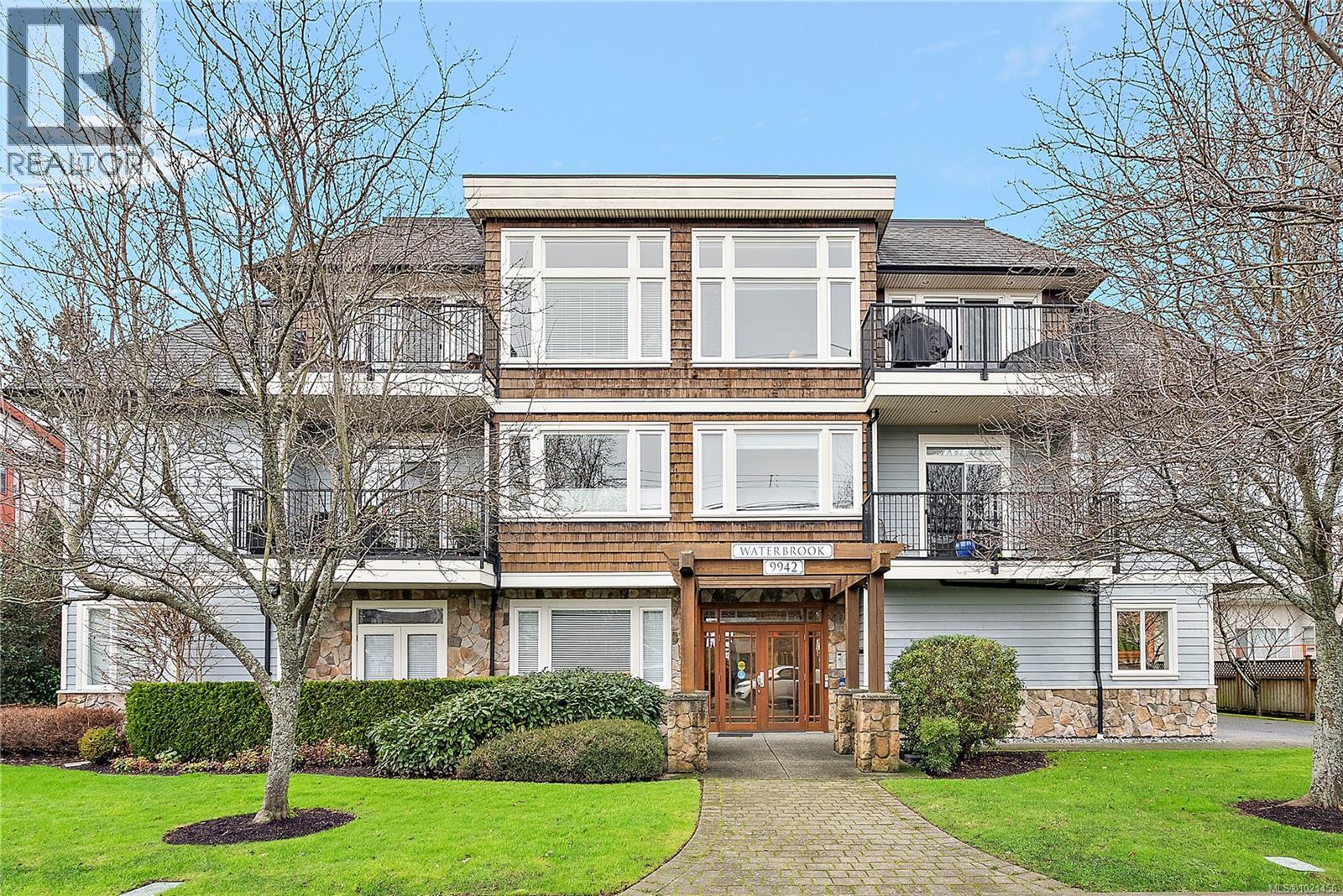 303 9942 Third St, Sidney, British Columbia