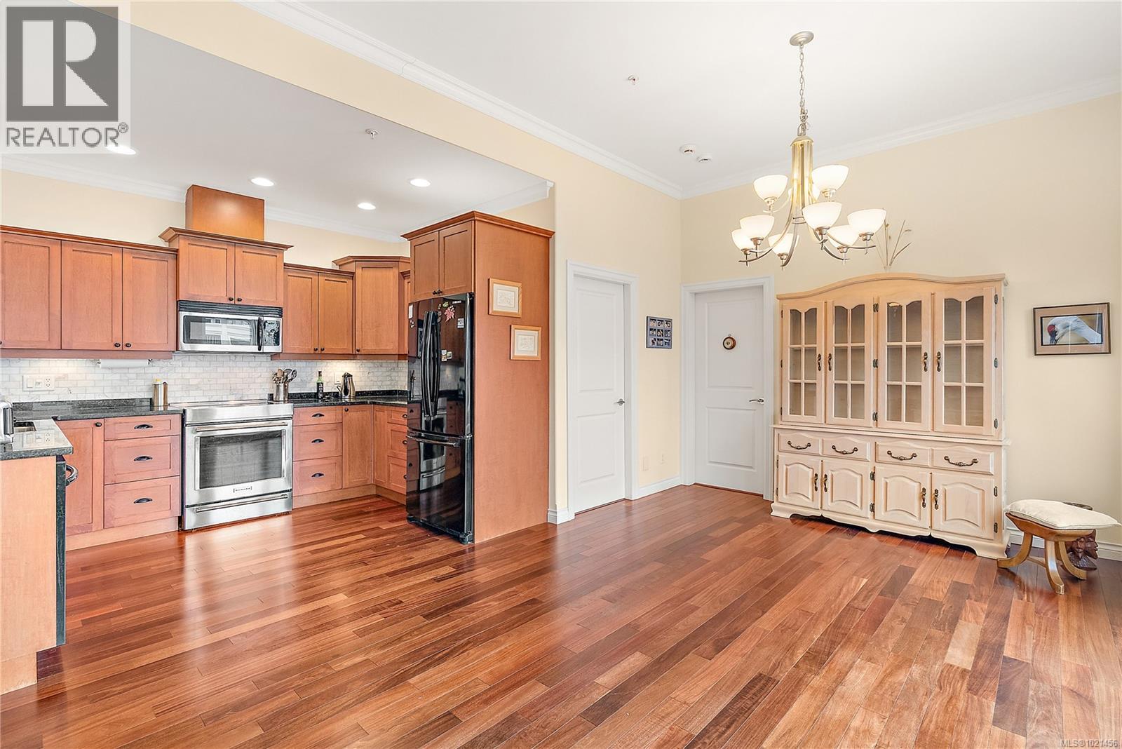 303 9942 Third St, Sidney, British Columbia V8L 3B2 - Photo 12 - 1021456