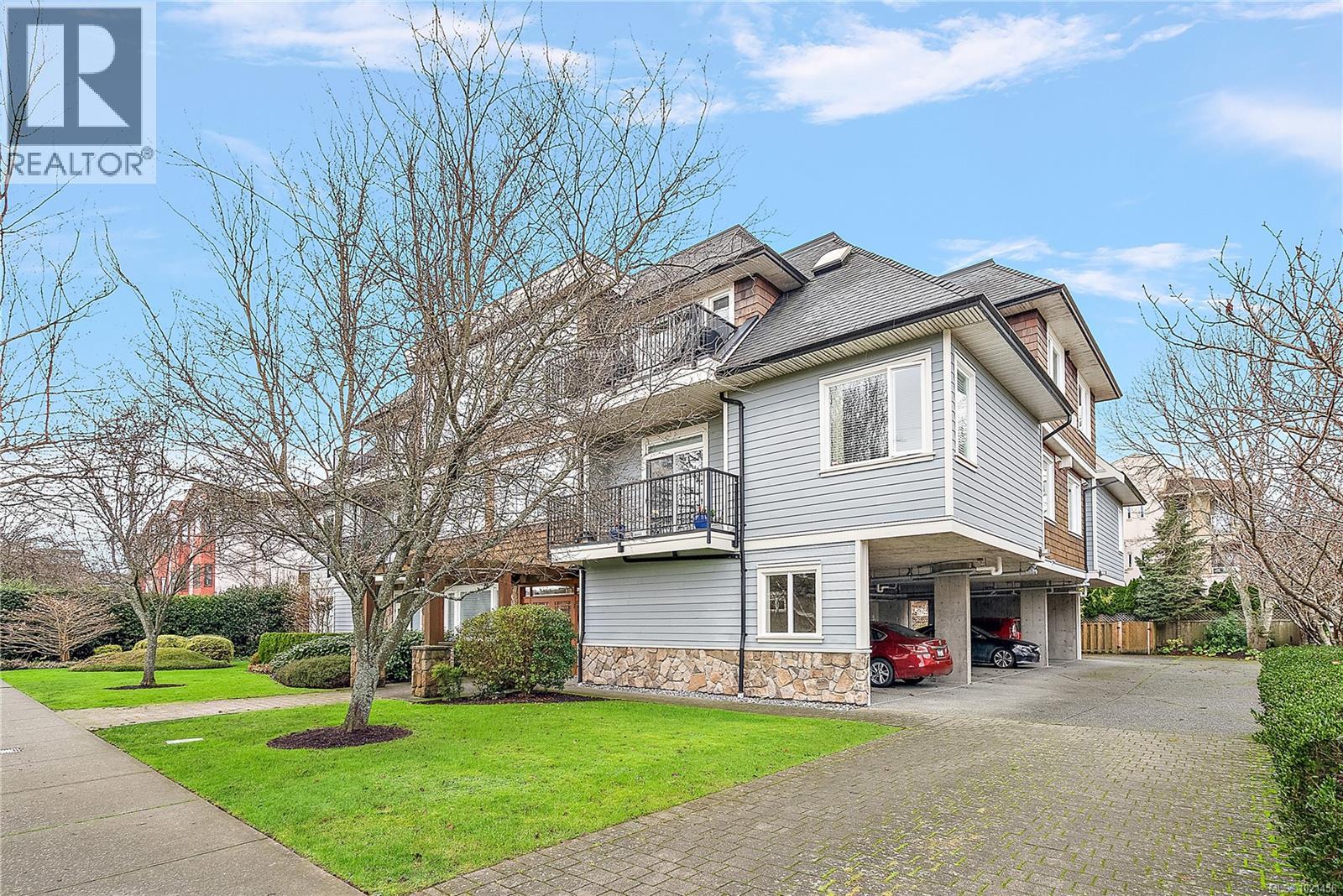 303 9942 Third St, Sidney, British Columbia V8L 3B2 - Photo 2 - 1021456