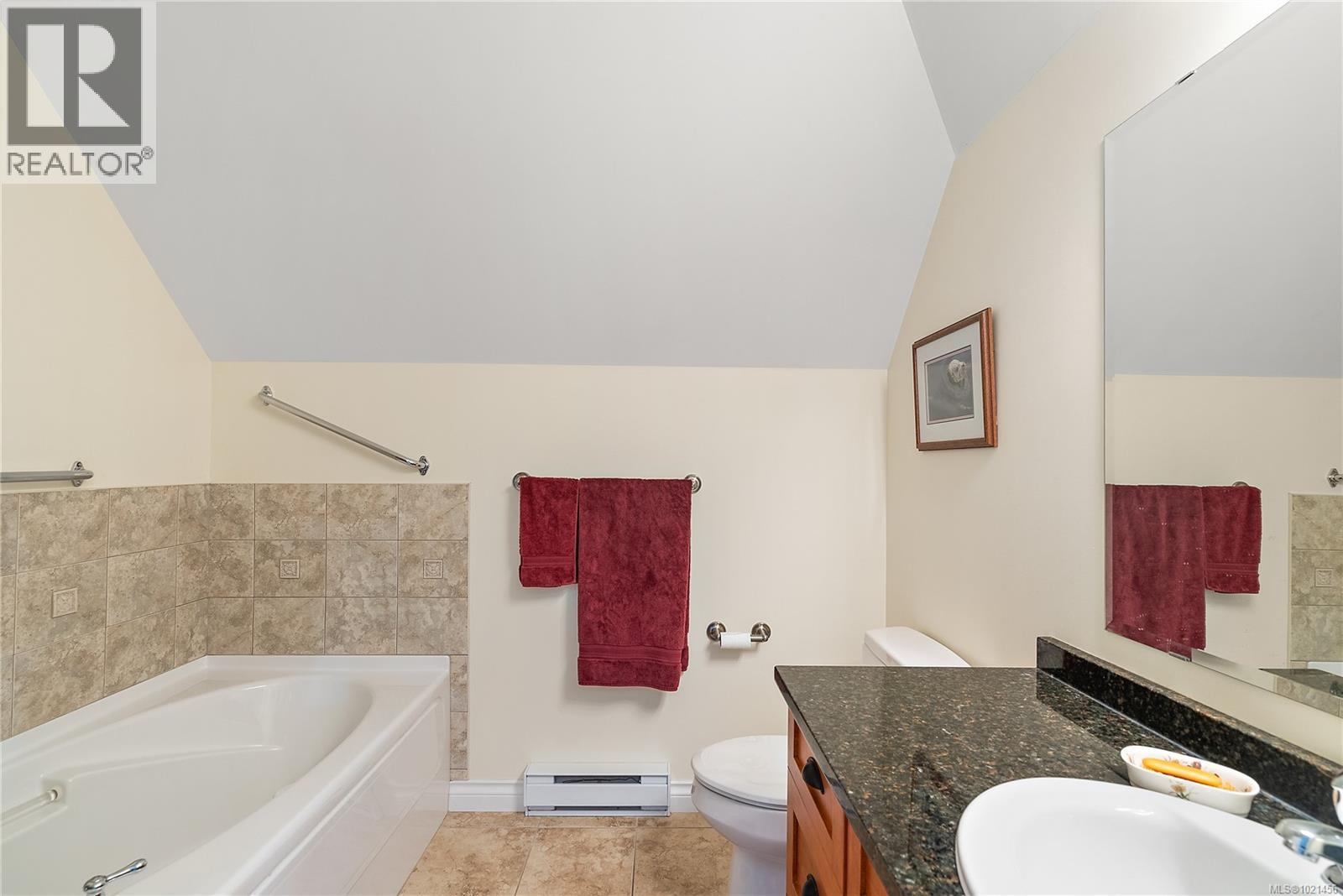 303 9942 Third St, Sidney, British Columbia V8L 3B2 - Photo 21 - 1021456