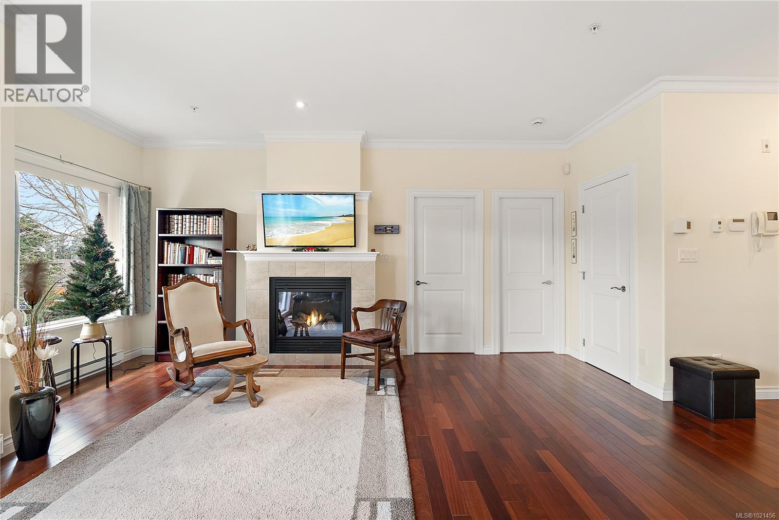 303 9942 Third St, Sidney, British Columbia V8L 3B2 - Photo 8 - 1021456