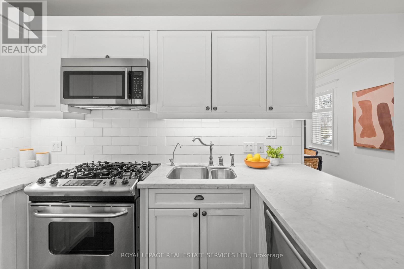 20 Roslin Avenue, Toronto, Ontario  M4N 1Y9 - Photo 14 - C12782118