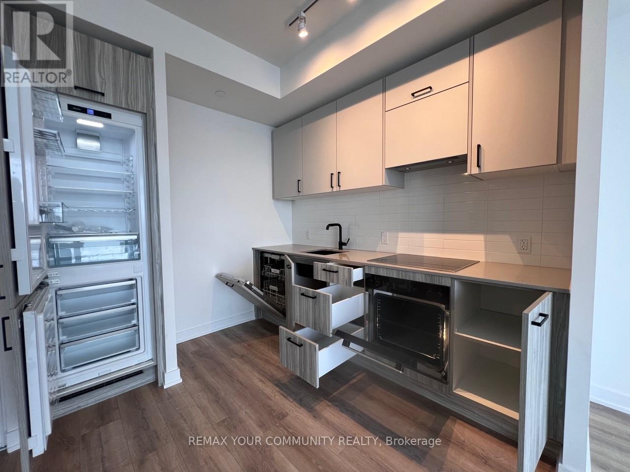 1408 - 1 Quarrington Lane, Toronto, Ontario  M3C 0S4 - Photo 5 - C12782228